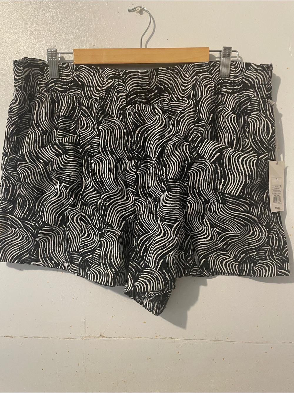 a new day Black & White Wavy Print Women’s Shorts